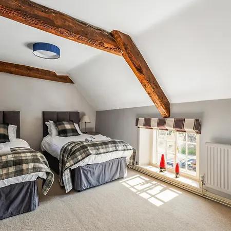 Stunning Yew Tree Casa rural