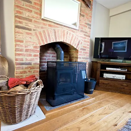 Stunning Yew Tree Country house *