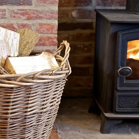 컨트리하우스 Stunning Yew Tree