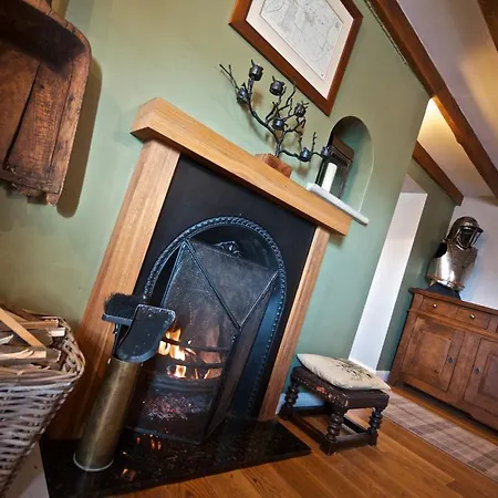 Stunning Yew Tree Country house Westow