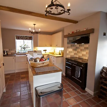 Stunning Yew Tree Country house *
