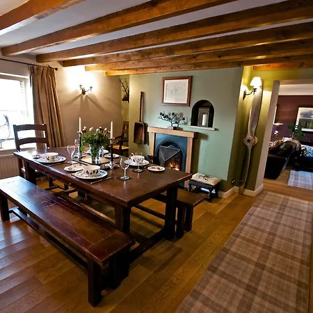 Stunning Yew Tree Country house Westow