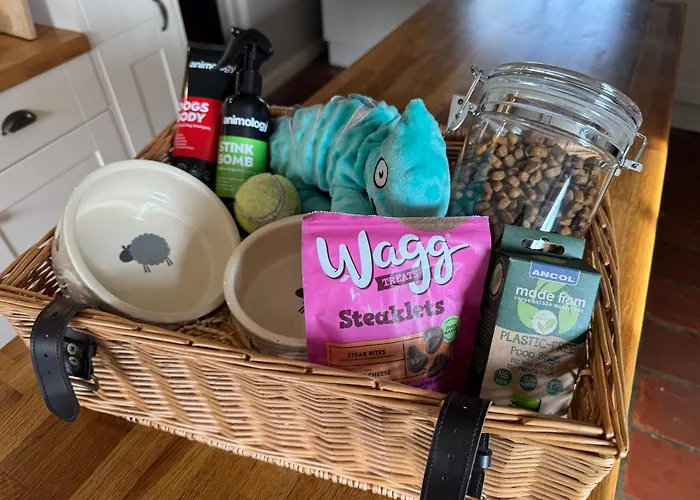 Stunning Yew Tree Country house *