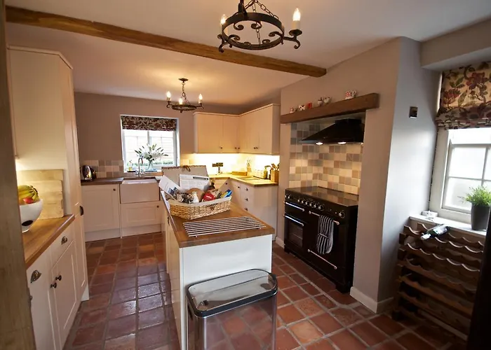 Stunning Yew Tree Country house *