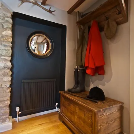 斯达林紫杉树乡村民宿 Westow