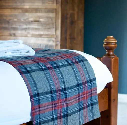 Stunning Yew Tree Country house Westow