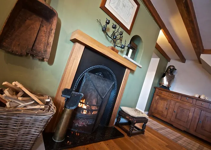 Stunning Yew Tree Country house Westow