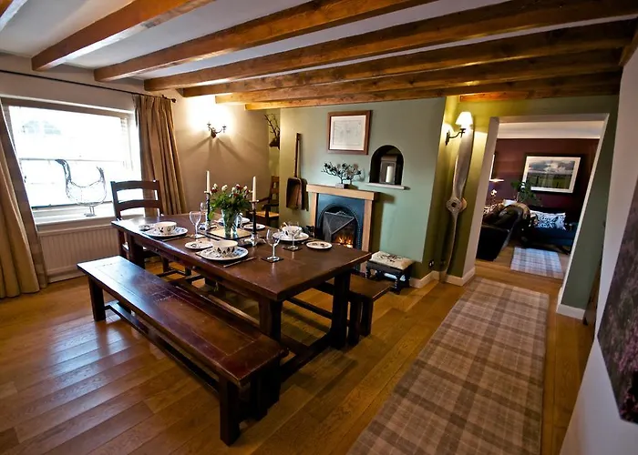 Stunning Yew Tree Country house Westow